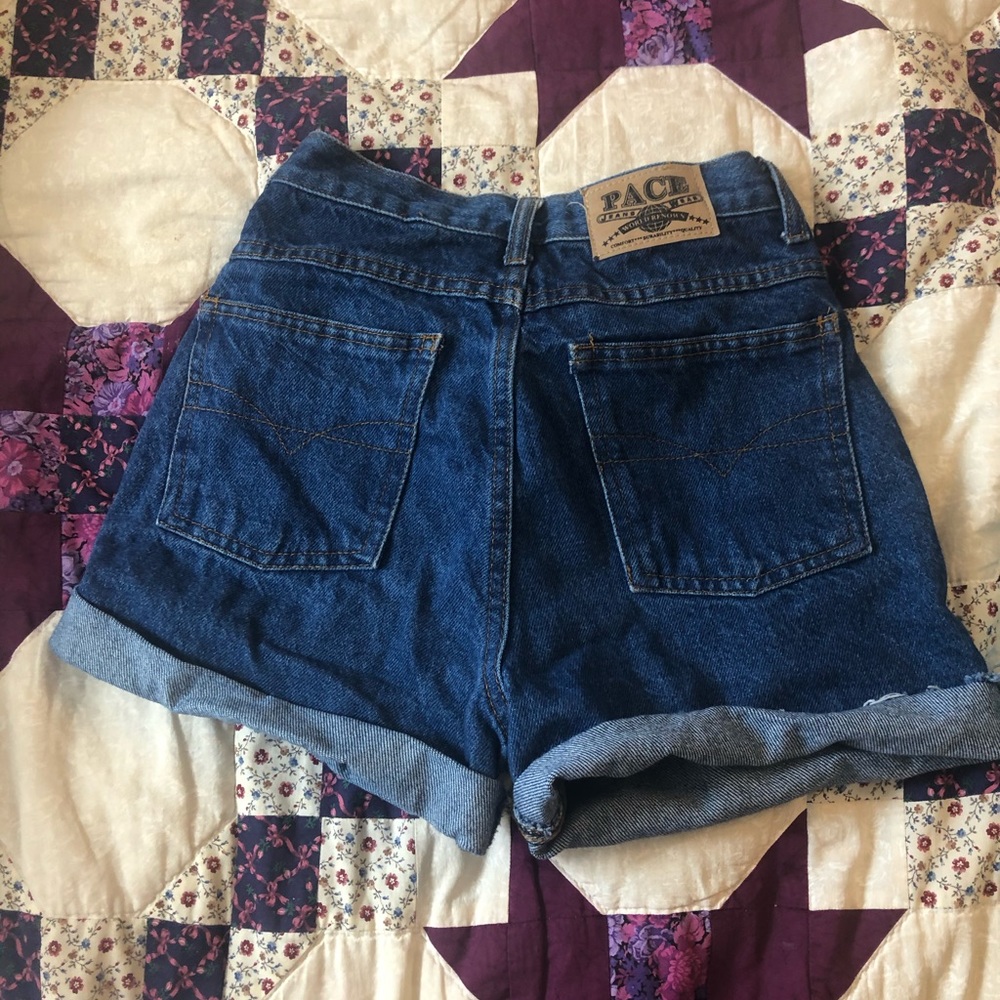 Medium-Dark wash vintage mom short